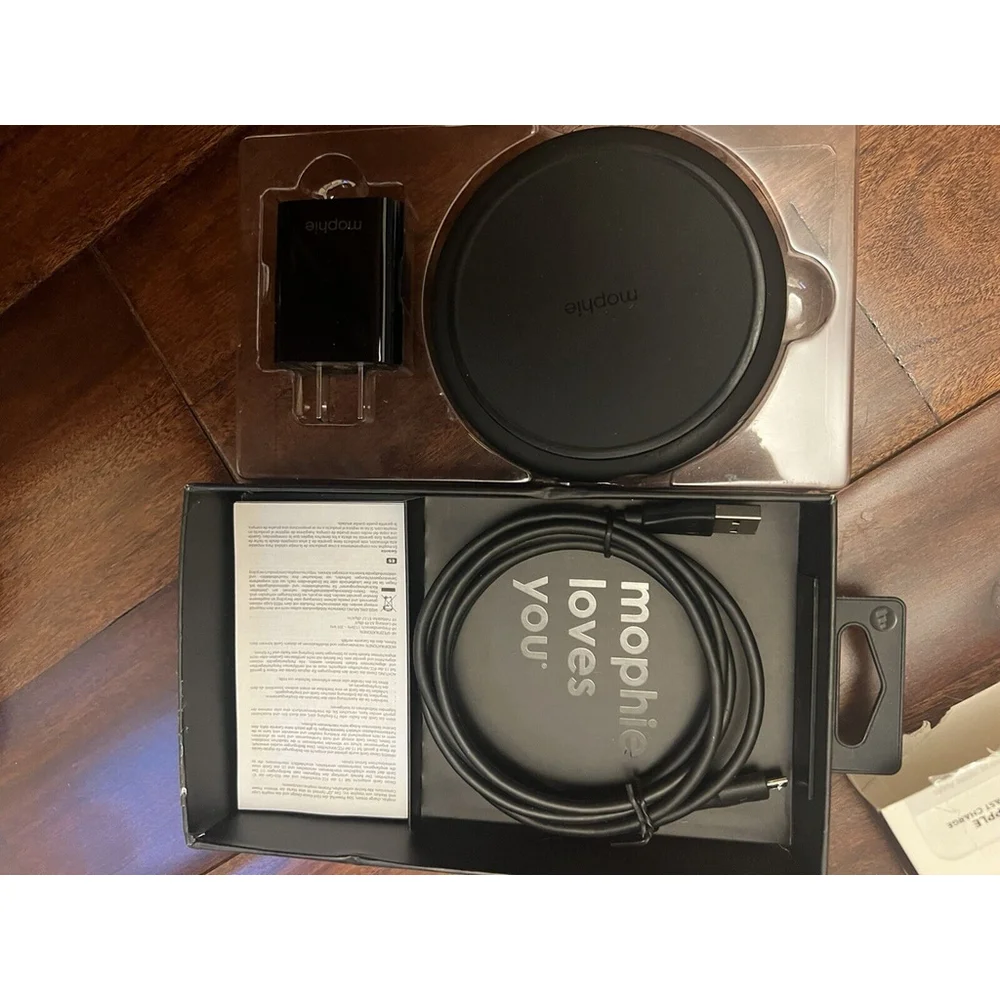 mophie 10w Qi Fast Charge Wireless Charger New